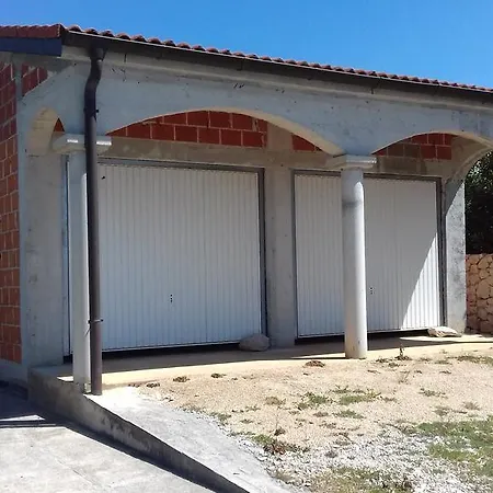 Pavlovic Daire Ninski Stanovi