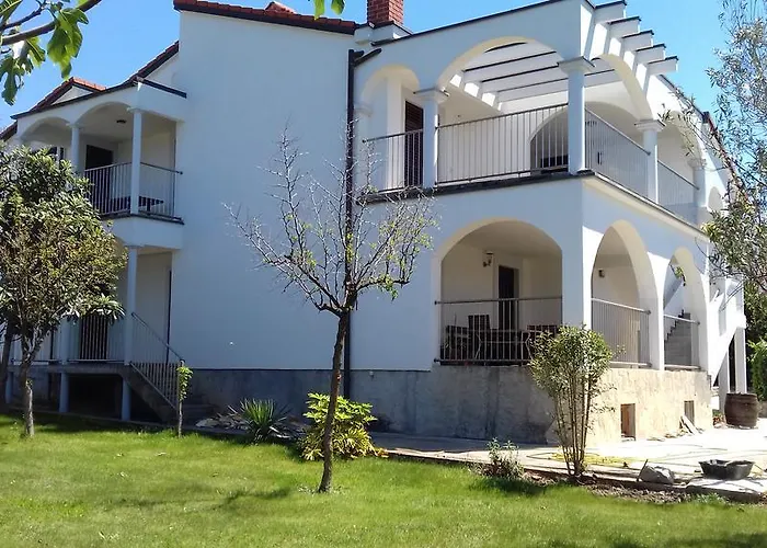 Pavlovic * Ninski Stanovi